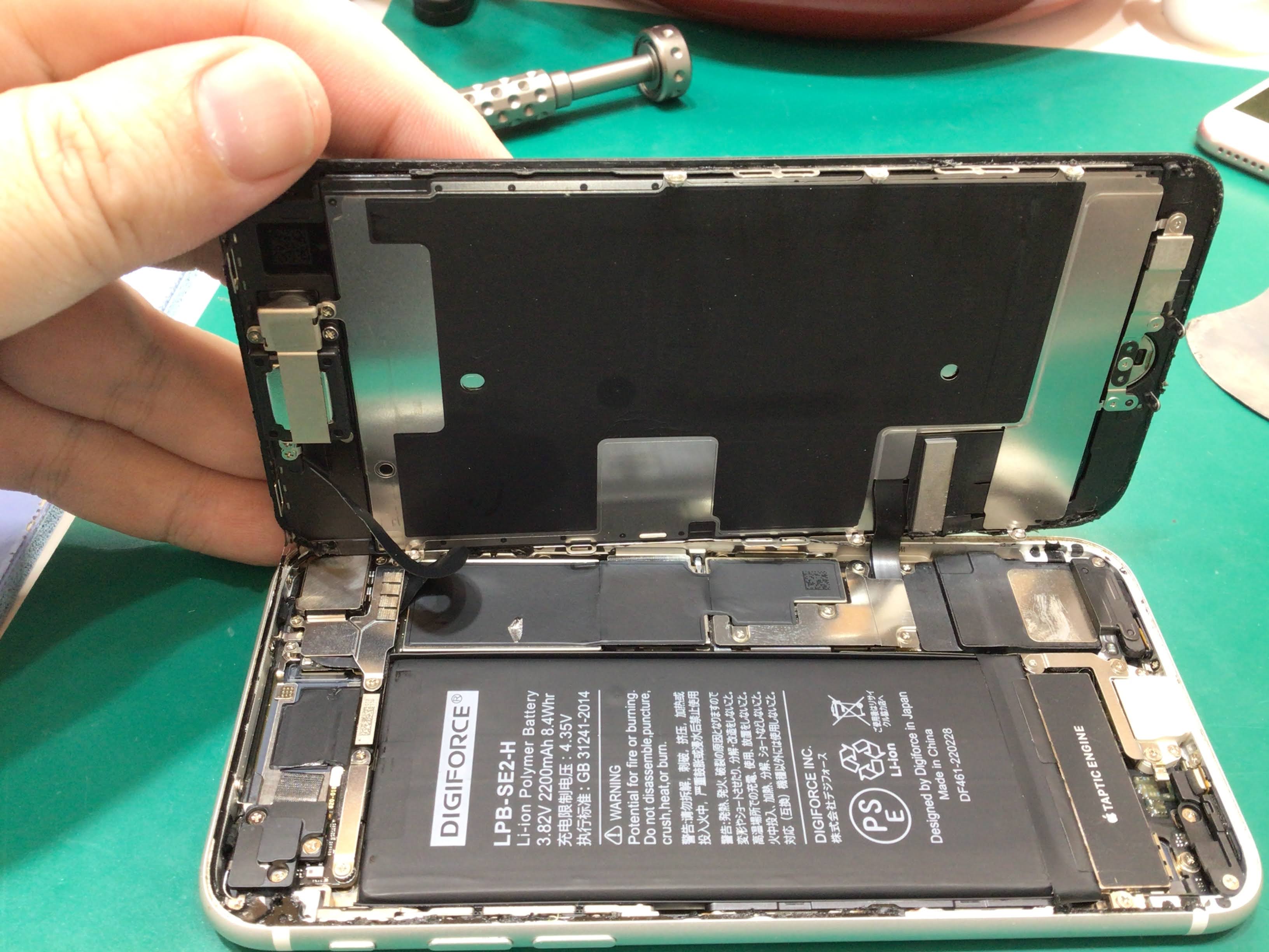 iPhoneSE2のバッテリー交換は、データそのまま・即日修理のスマホ修理工房イーアス高尾店へ！